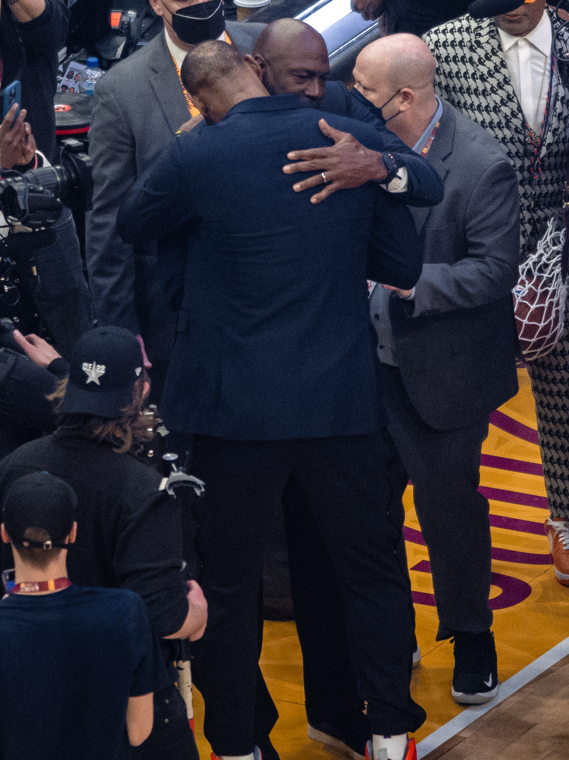 Michael Jordan vs LeBron James: Which Is Better for Collectors?