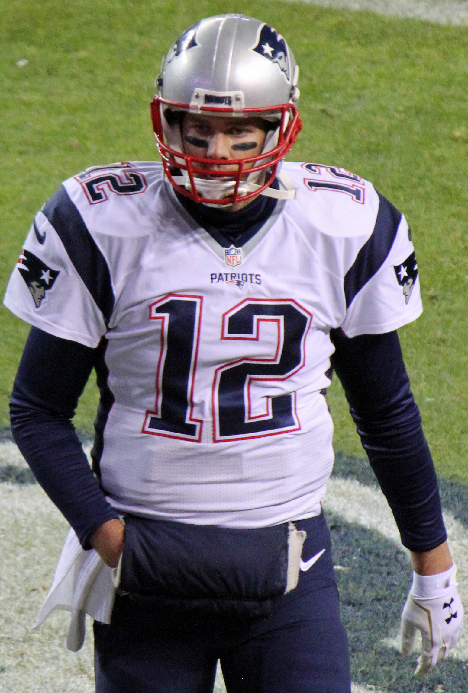 Tom Brady vs Playoff Contenders: Which Is Better for Collectors?