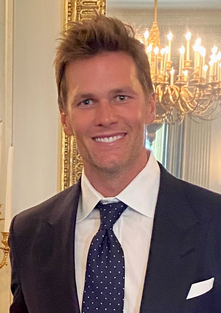 Tom Brady vs Peyton Manning: Which Is Better for Collectors?